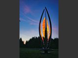Lichtobjekt 1
Kunstharz-Lichtskulptur mit LED-Beleuchtung
Edelstahl poliert
Mae: Hhe 220 cm