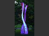Couple
Kunstharz-Lichtskulptur mit LED-Beleuchtung
Mae: Hhe 247 cm