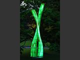 Couple
Kunstharz-Lichtskulptur mit LED-Beleuchtung
Mae: Hhe 247 cm
