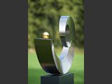 La Vie
Edelstahl satiniert, Blattgold 24 Karat
Mae: Breite 115 cm