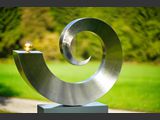 La Vie
Edelstahl satiniert, Blattgold 24 Karat
Mae: Breite 115 cm