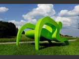 Greeny
Aluminiumobjekt, 2-fach Pulverbeschichtet, signiert,
Farbe Gelbgrn .
Mae: L/H/B - 120 / 72 / 85 cm