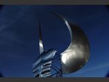 Phoenix
Edelstahlskulptur, handpoliert und geschliffener Edelstahl.
Maße: H/B/T - 250 / 90 / 60 cm